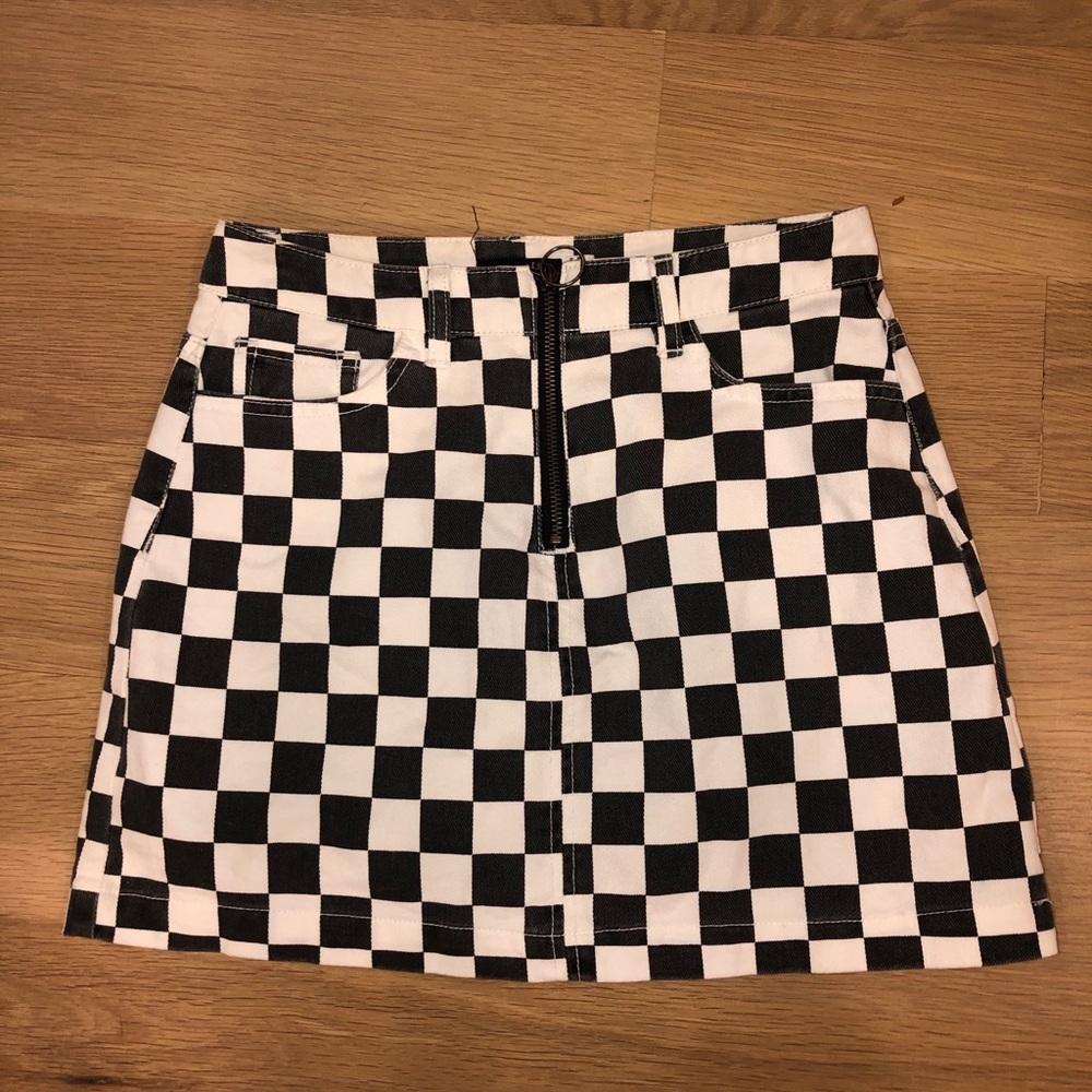 Checkered mini skirt